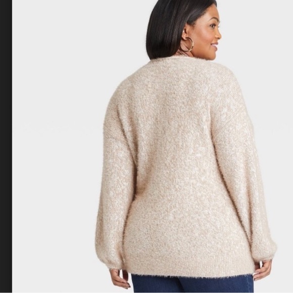 Ava & Viv Women's Tan Chenille Fuzzy V-Neck Sweater Plus Size 1X - Picture 4 of 9